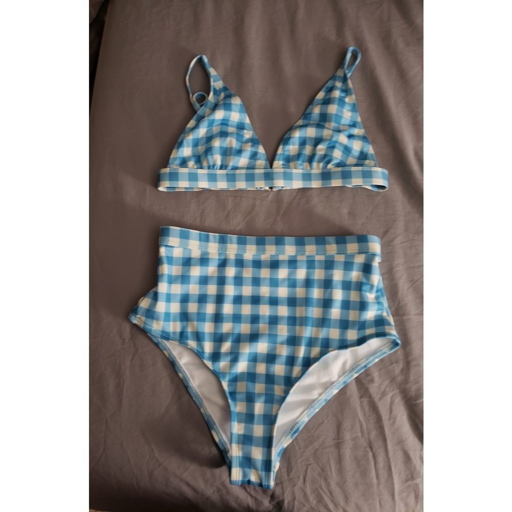 Bikini - Picture 3 of 4